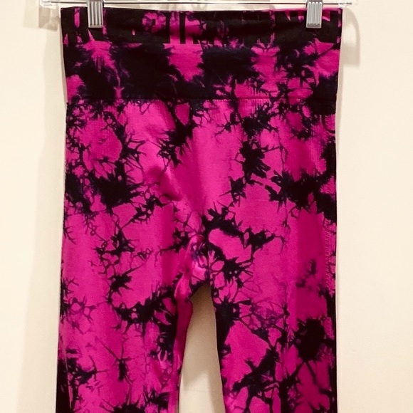 Pink Victoria’s Secret Ultimate Pink Black Tie Dye Splatter Seamless Leggings S - Picture 2 of 12